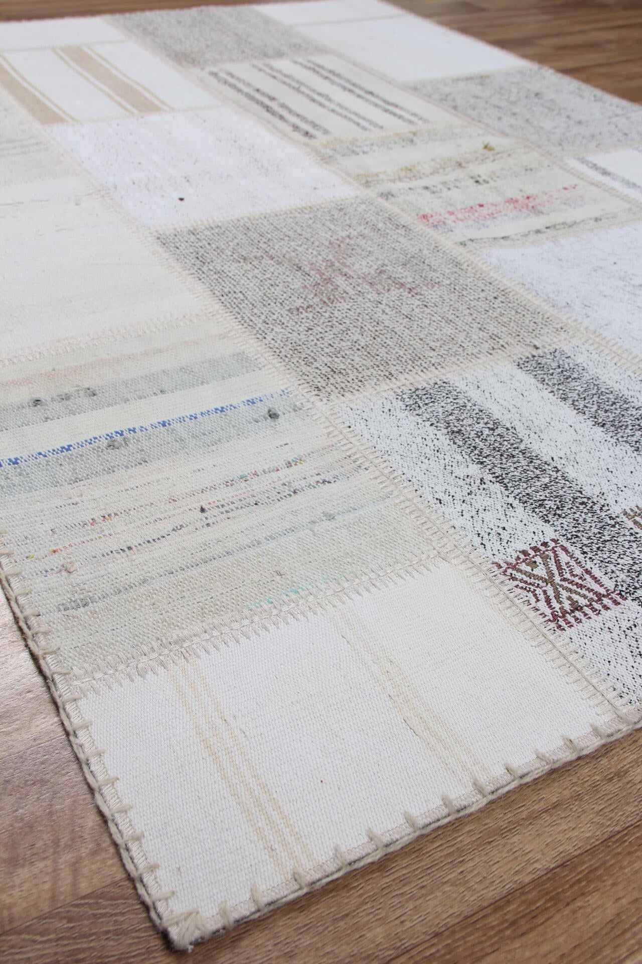 ALC 01 BEIGE - ALACATI - Geleneksel Kendir Patchwork Kilim